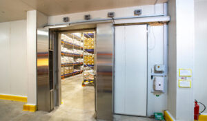 Câmara fria com painéis isotérmicos para conservação de alimentos