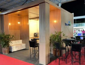 Residência modular tipo container com cobertura e fechamento isotérmico